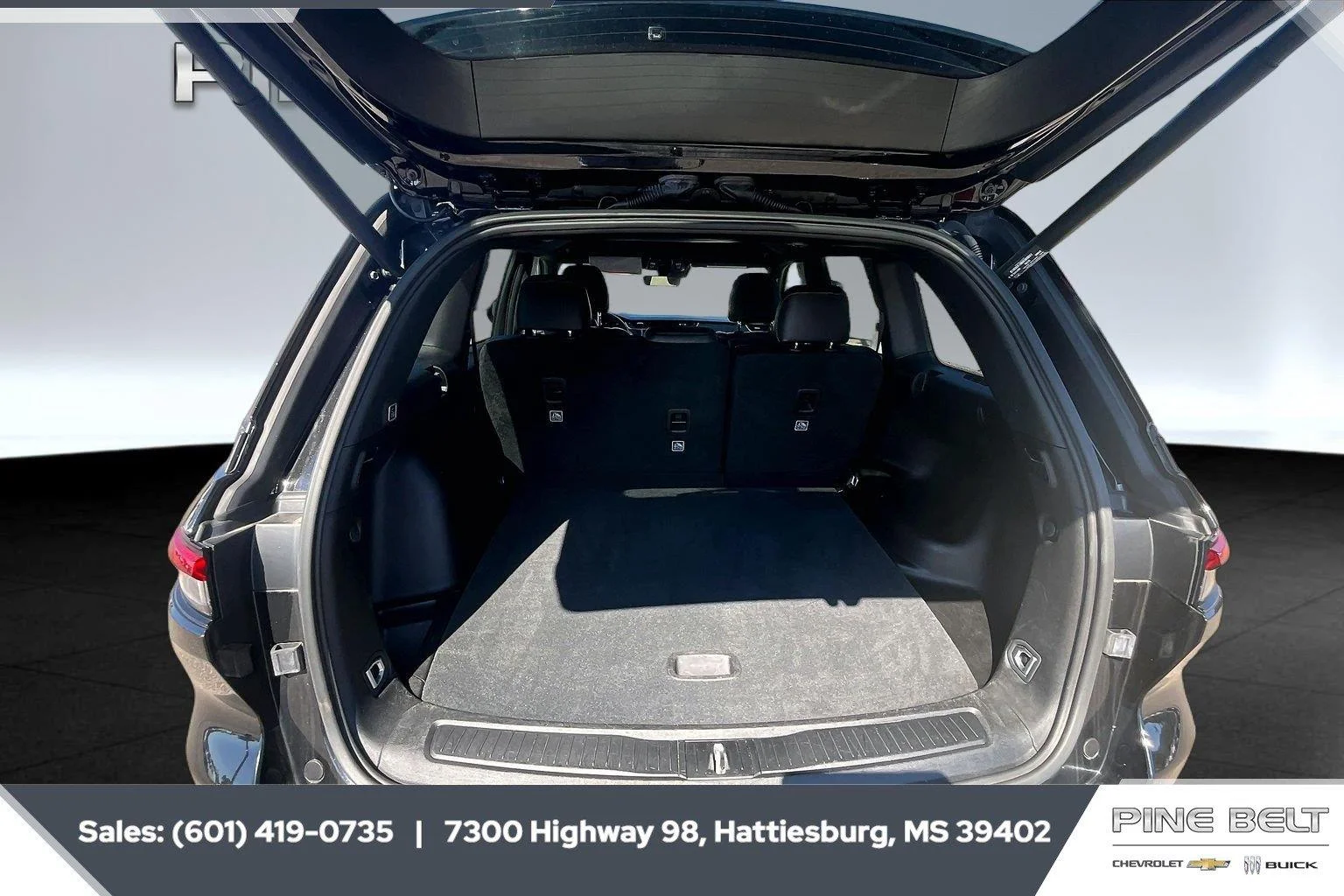 Used 2025 Diamond Black Crystal Pearlcoat Jeep Altitude image 21