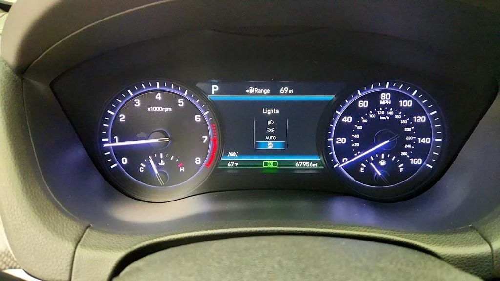 Used 2018 Victoria Black Genesis 3.3T Sport RWD image 16
