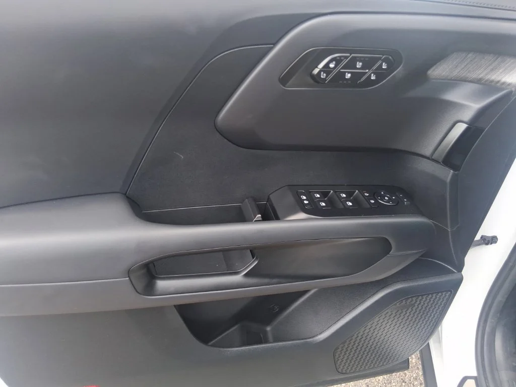 Used 2027 White Kia  image 9