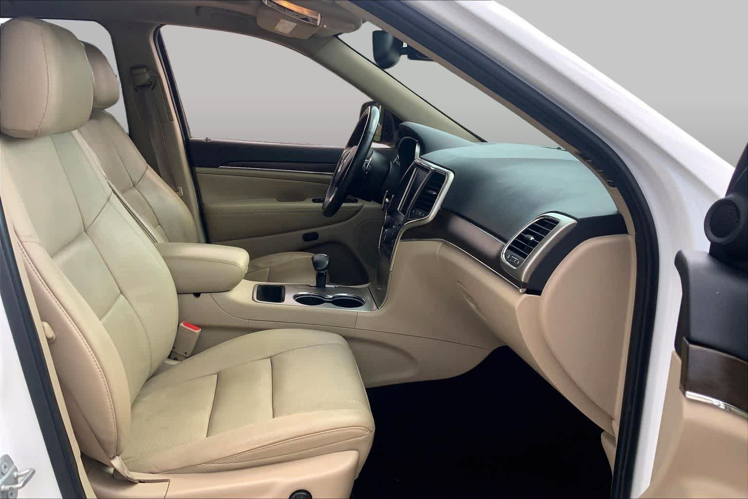 Used 2015 Bright White Clearcoat Jeep Limited image 9