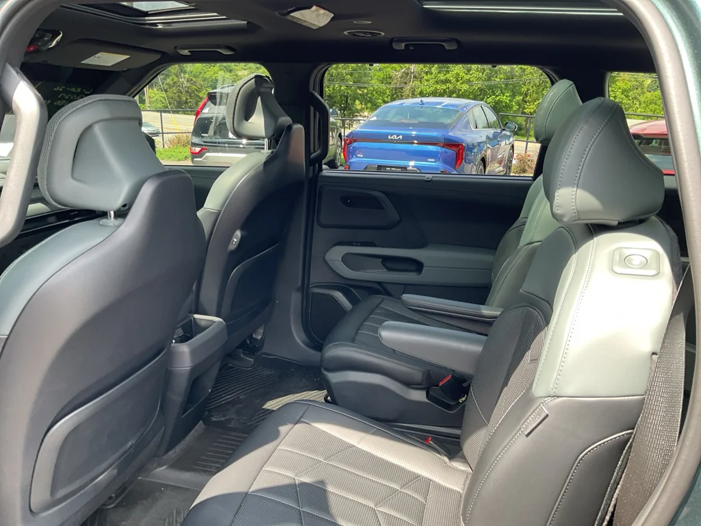 Used 2027 Black Jade Green Kia X-Line SX image 18