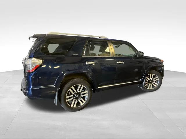 Used 2018  Toyota  image 6