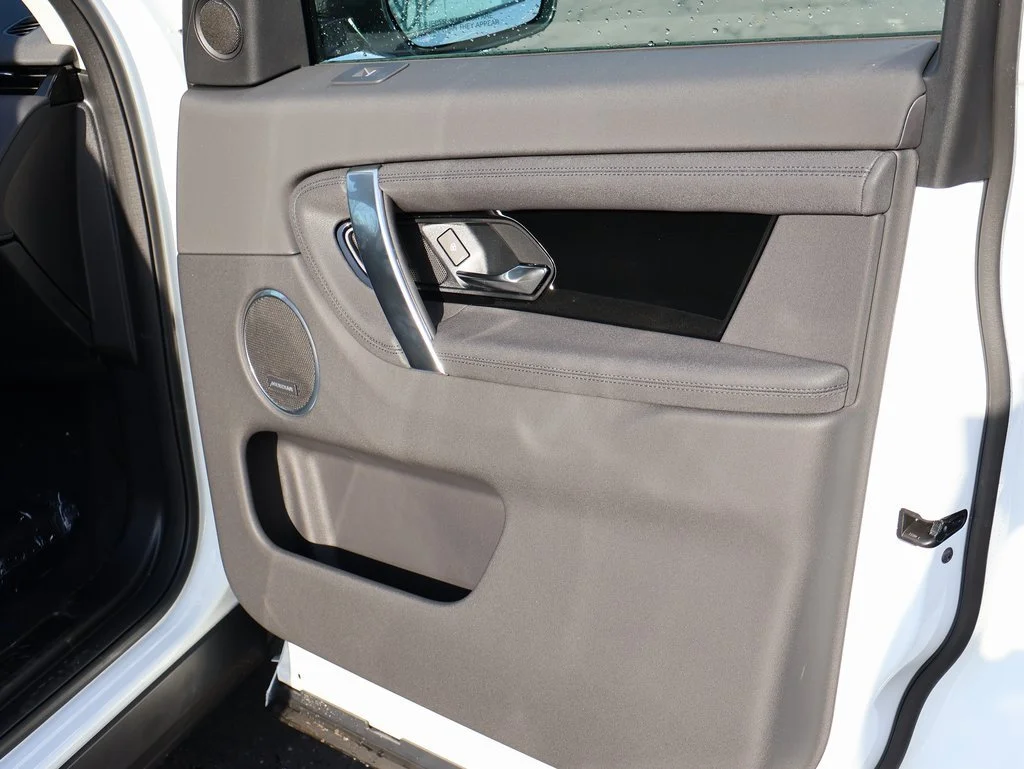 Certified Used 2025 Fuji White Land Rover S image 13