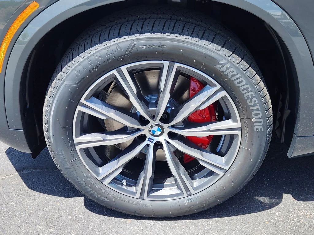 New 2026 Dravit Grey Metallic BMW xDrive40i image 7