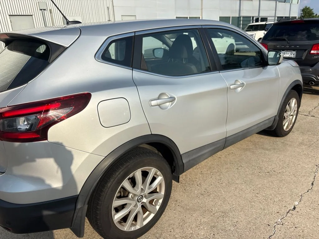 Used 2020 Silver Nissan S image 4