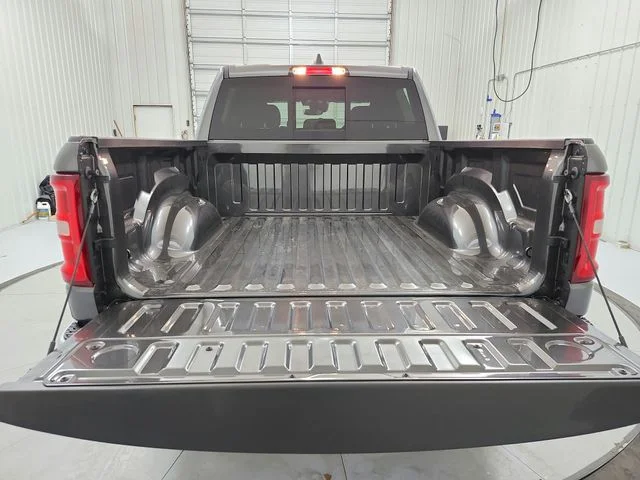 New 2026 Granite Crystal Metallic Clear-Coat Exterior Paint RAM Big Horn/Lone Star image 46