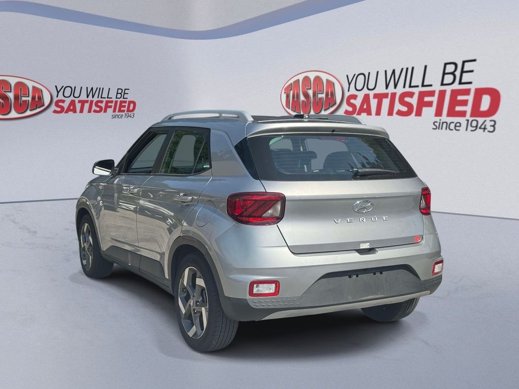 Used 2024 Silver Hyundai SEL image 4