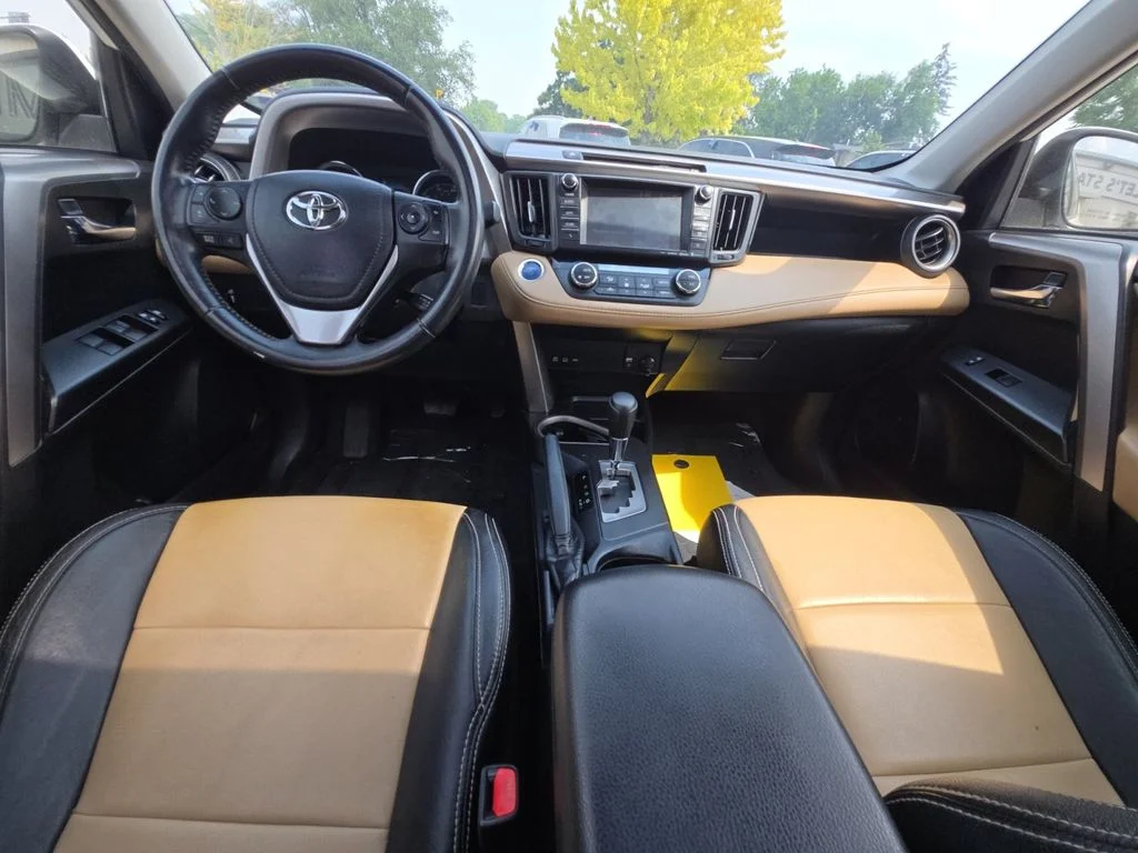 Used 2016 White Toyota XLE image 21