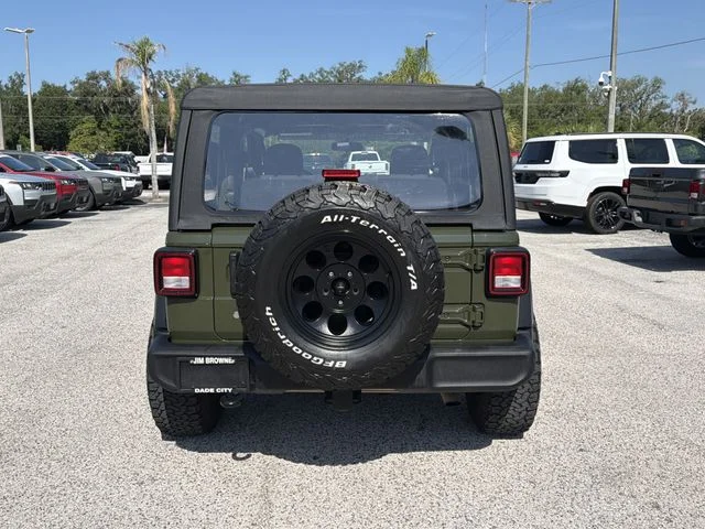 Used 2021 Green Jeep Sport image 4