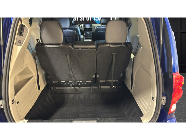 Used 2019 Indigo Blue Clearcoat Dodge  image 33