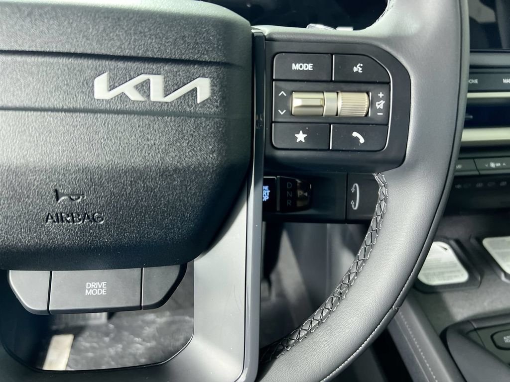 New 2027 Ebony Black Kia S image 17