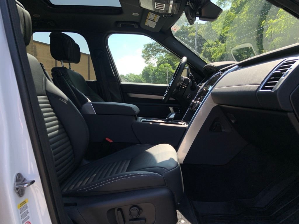 Used 2025 White Land Rover Dynamic SE image 15