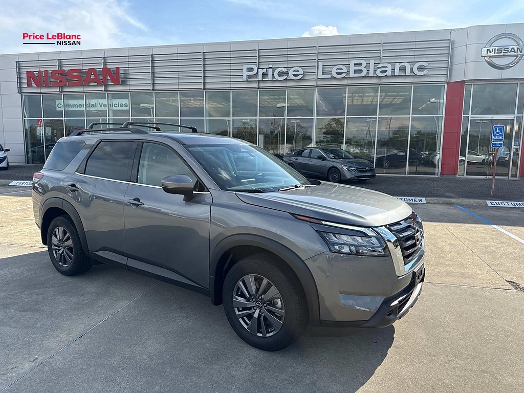 2025 Nissan Pathfinder SV