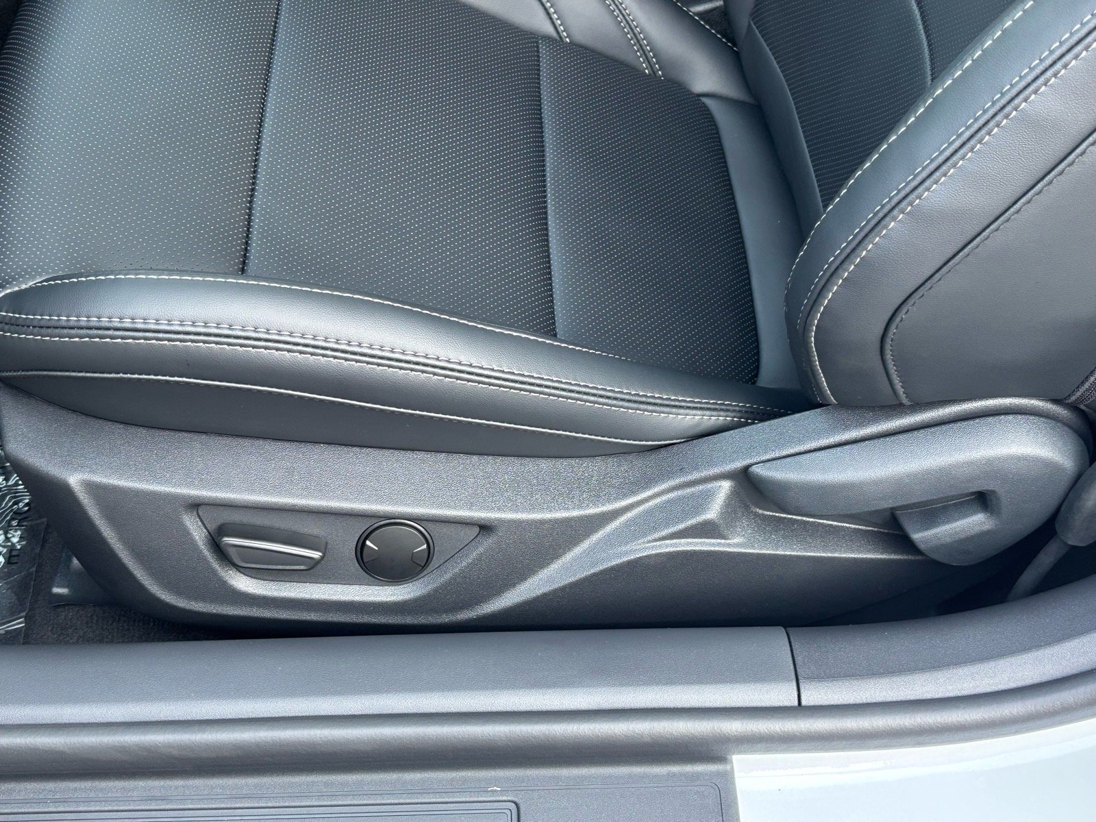 New 2026 Oxford White Ford EcoBoost® Premium Fastback image 9
