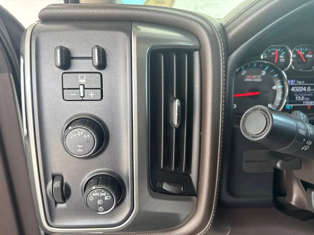 Used 2018 Summit White Chevrolet LTZ image 19