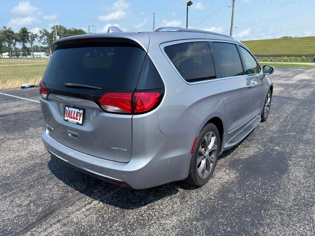 Used 2017 Silver Chrysler Limited image 16