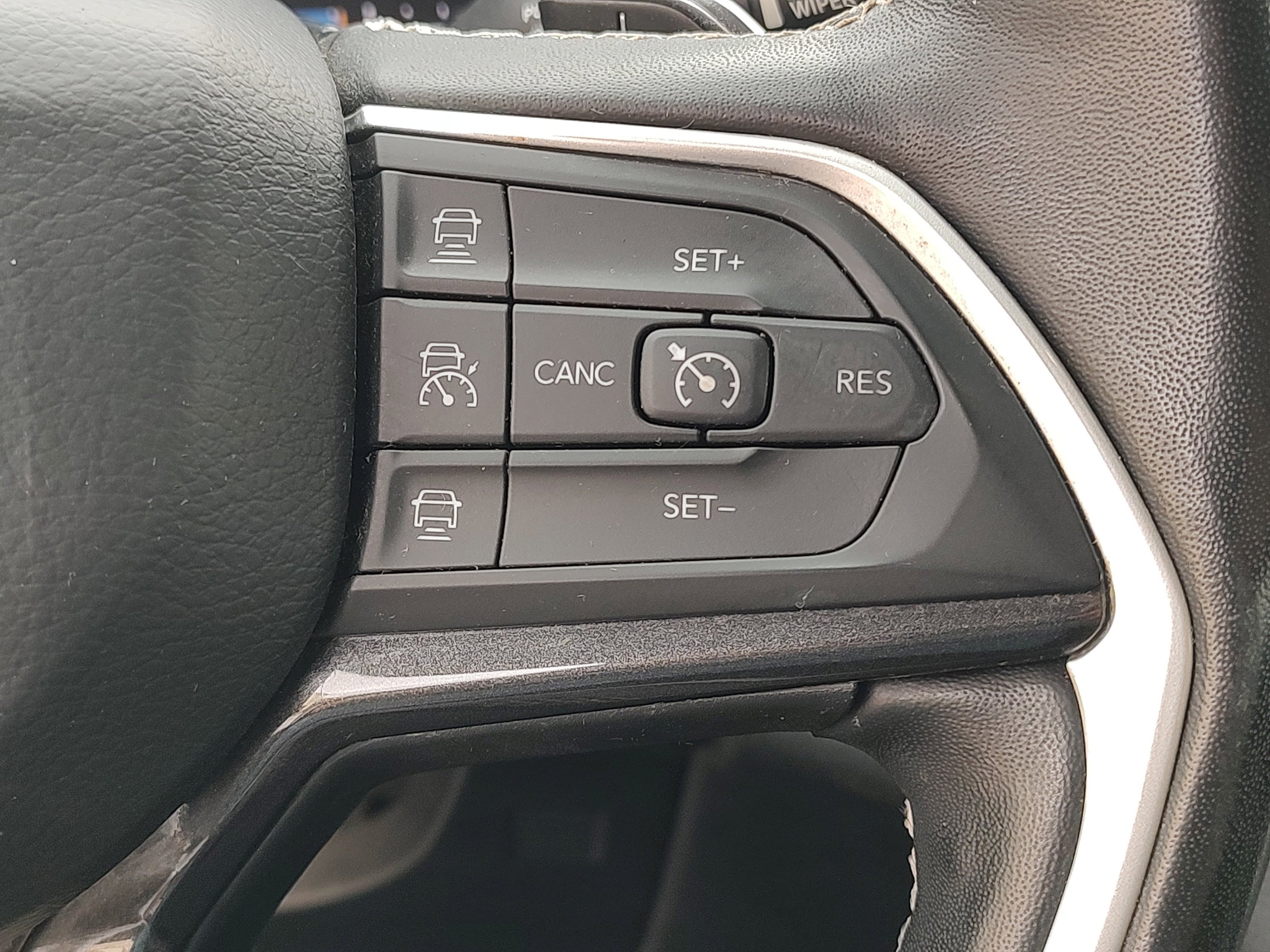 Used 2021 Bright White Clearcoat Jeep Laredo image 19