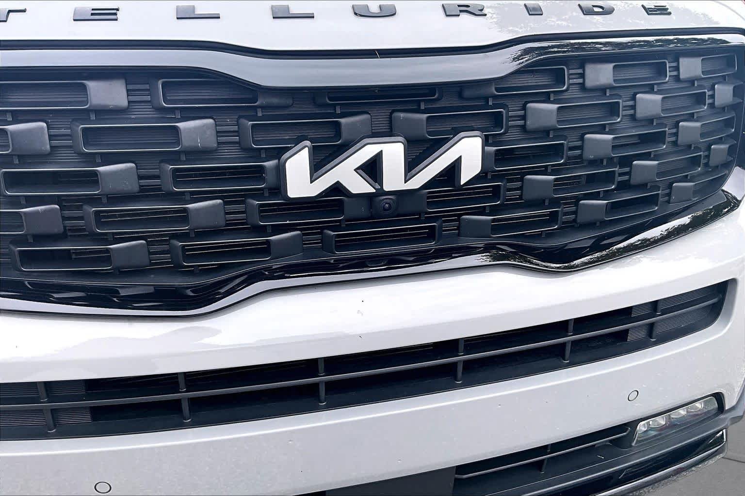 Used 2022 Wolf Gray Kia SX image 30