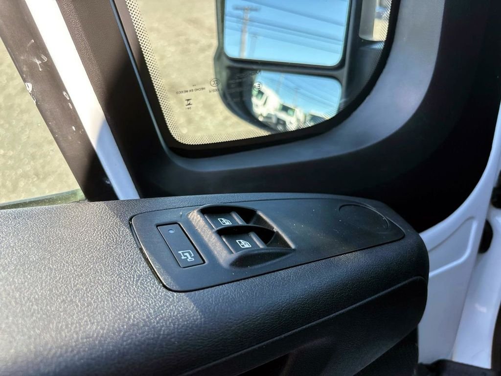 Used 2025 White Ram Base image 12