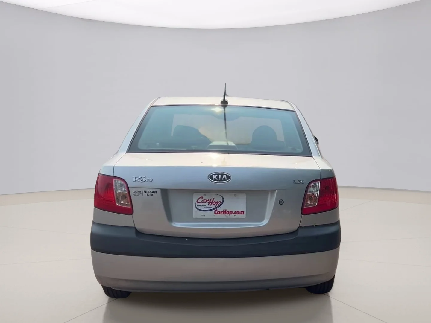 Used 2009 Silver Kia SEDAN image 4