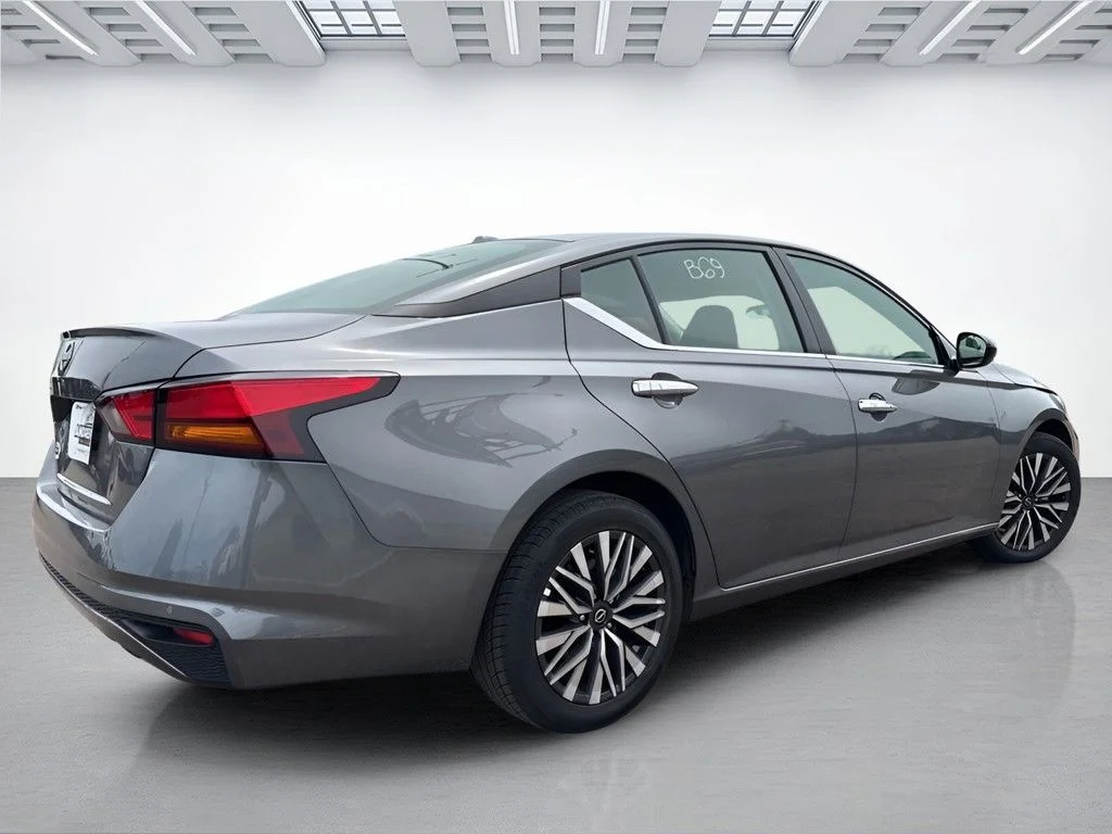 Used 2025 Gray Nissan 2.5 SV image 8