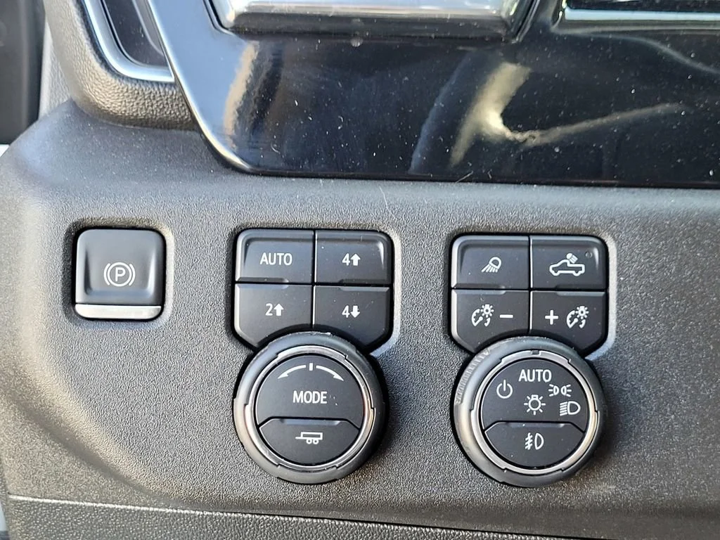 Used 2024 Summit White Chevrolet LTZ image 28