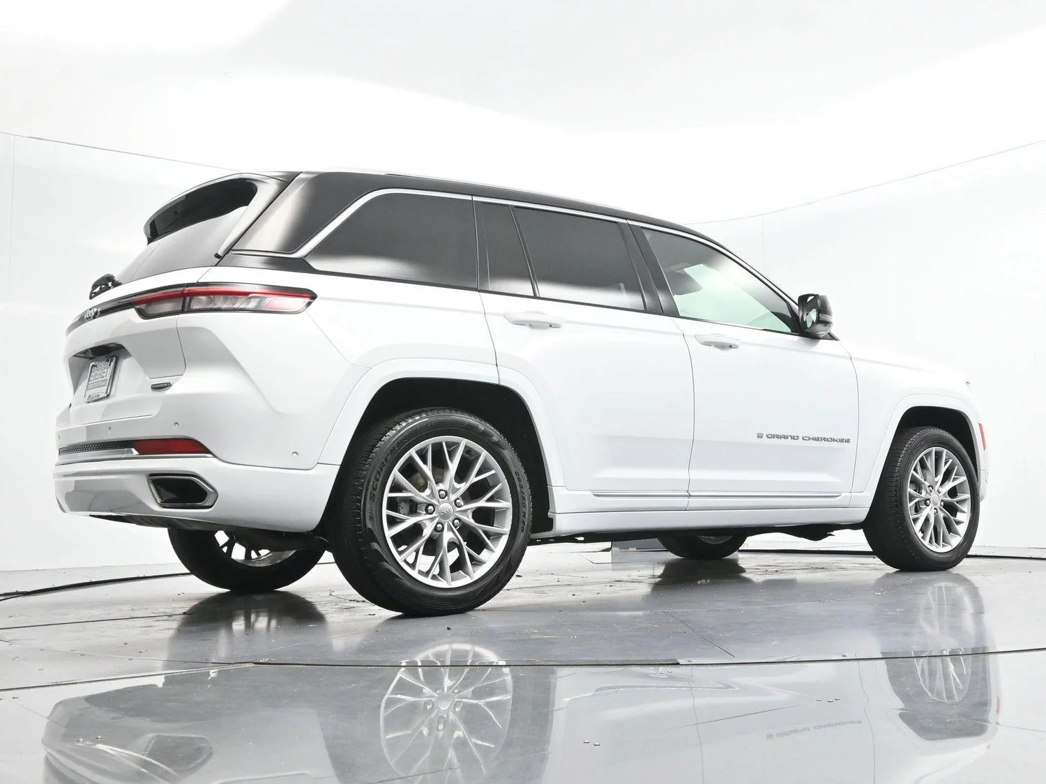 Used 2022 White Jeep Summit image 56