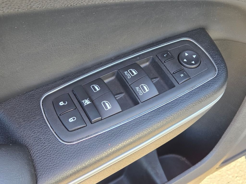 Used 2023 White Chrysler S image 23