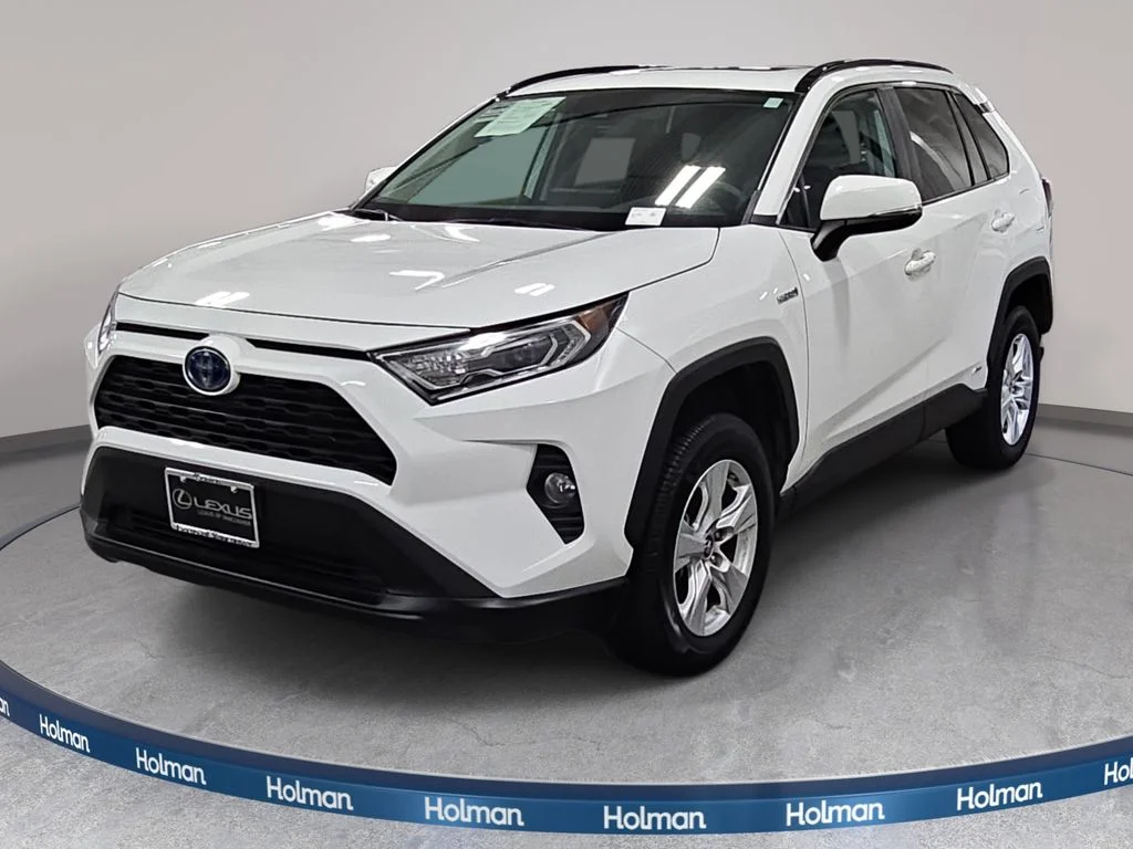 Used 2019 White Toyota XLE image 1