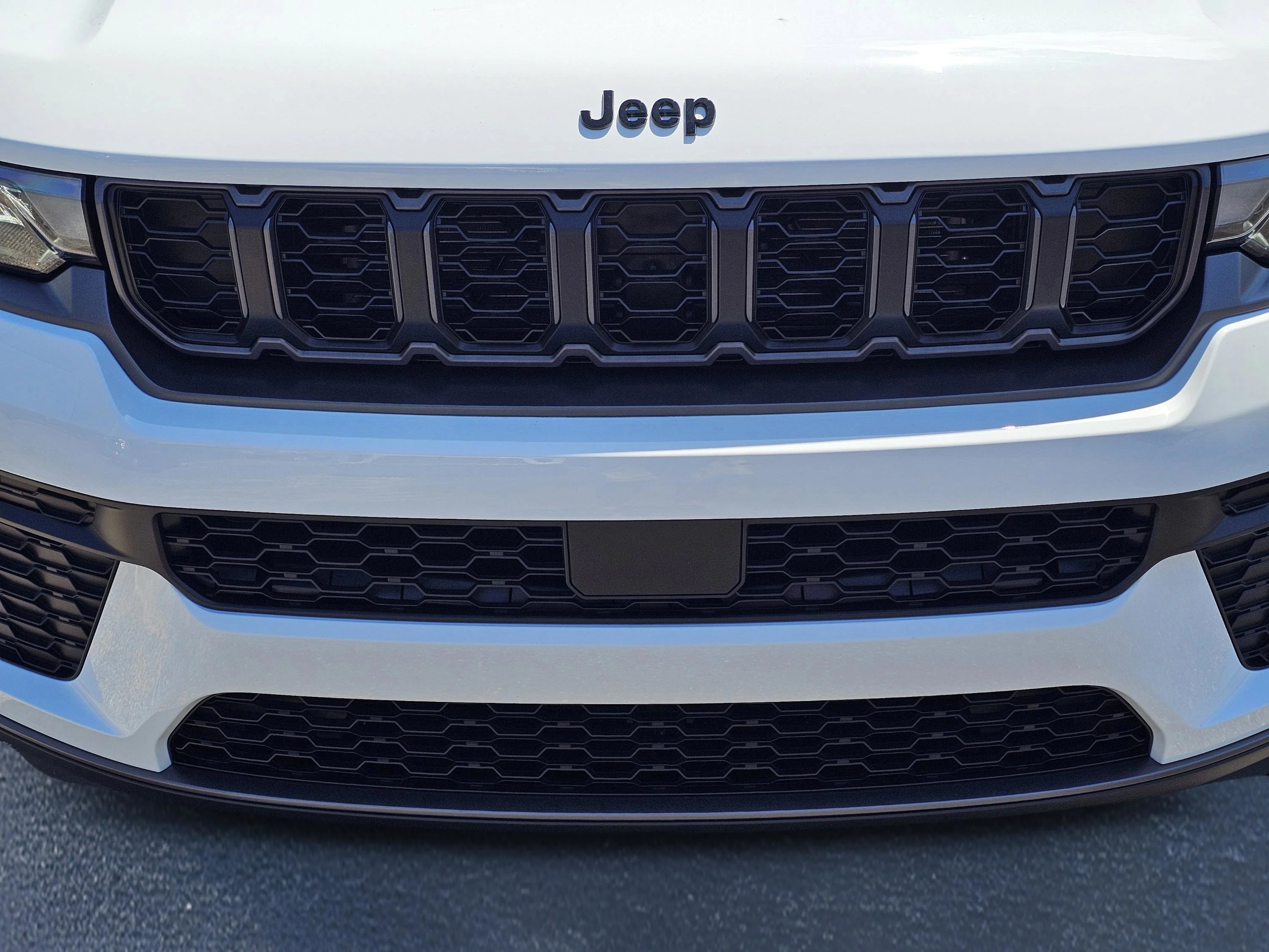 New 2026 Bright White Clearcoat Jeep Laredo Altitude image 3