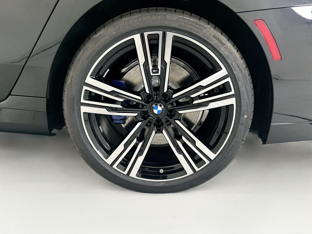 New 2026 Black Sapphire Metallic BMW 740i image 30