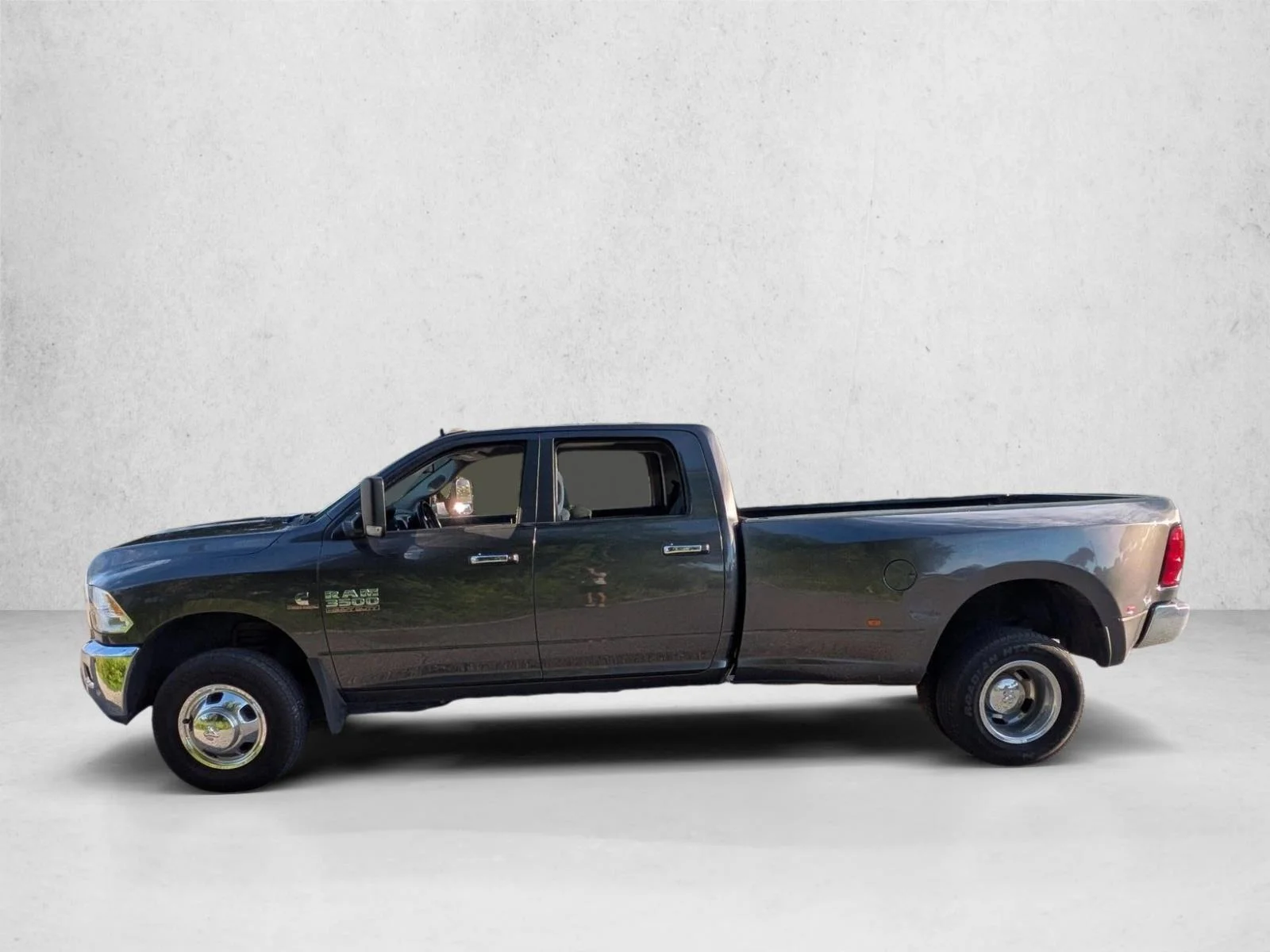 Used 2018 Granite Crystal Metallic Clearcoat Ram SLT image 8