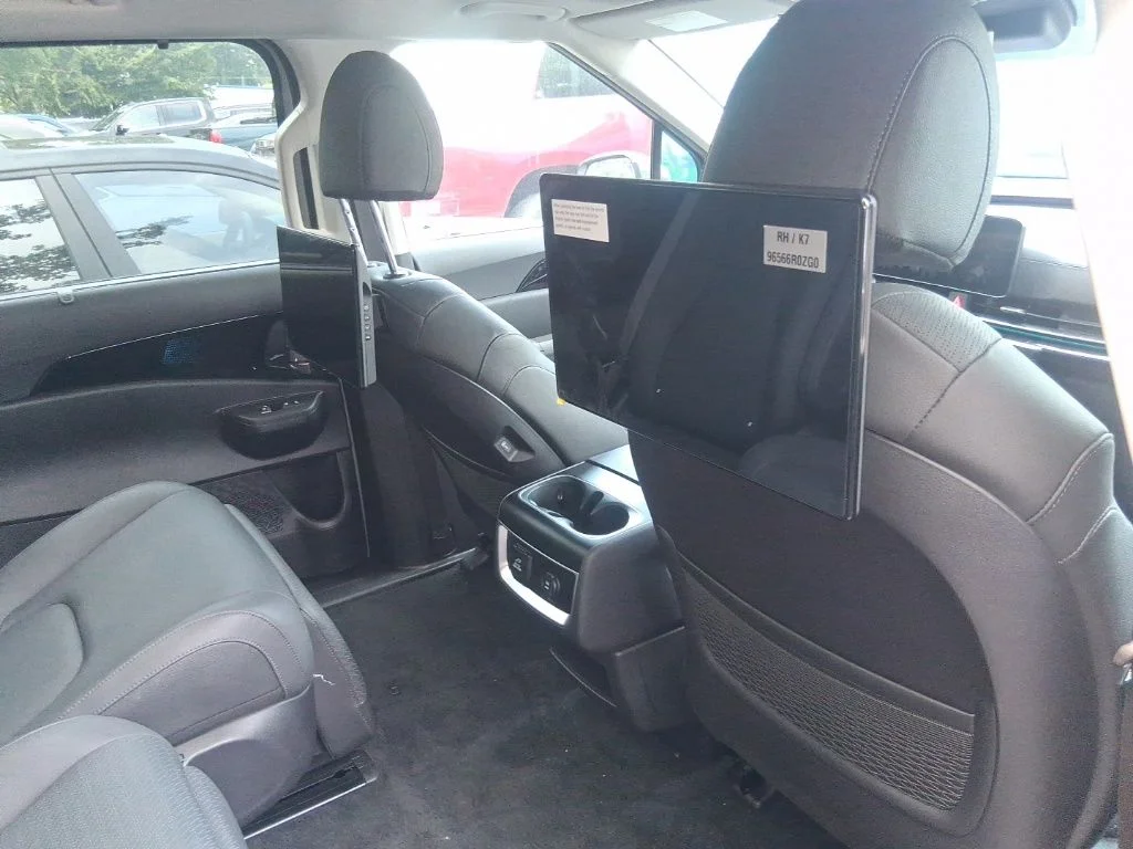 Used 2025 White Kia SX Prestige image 6