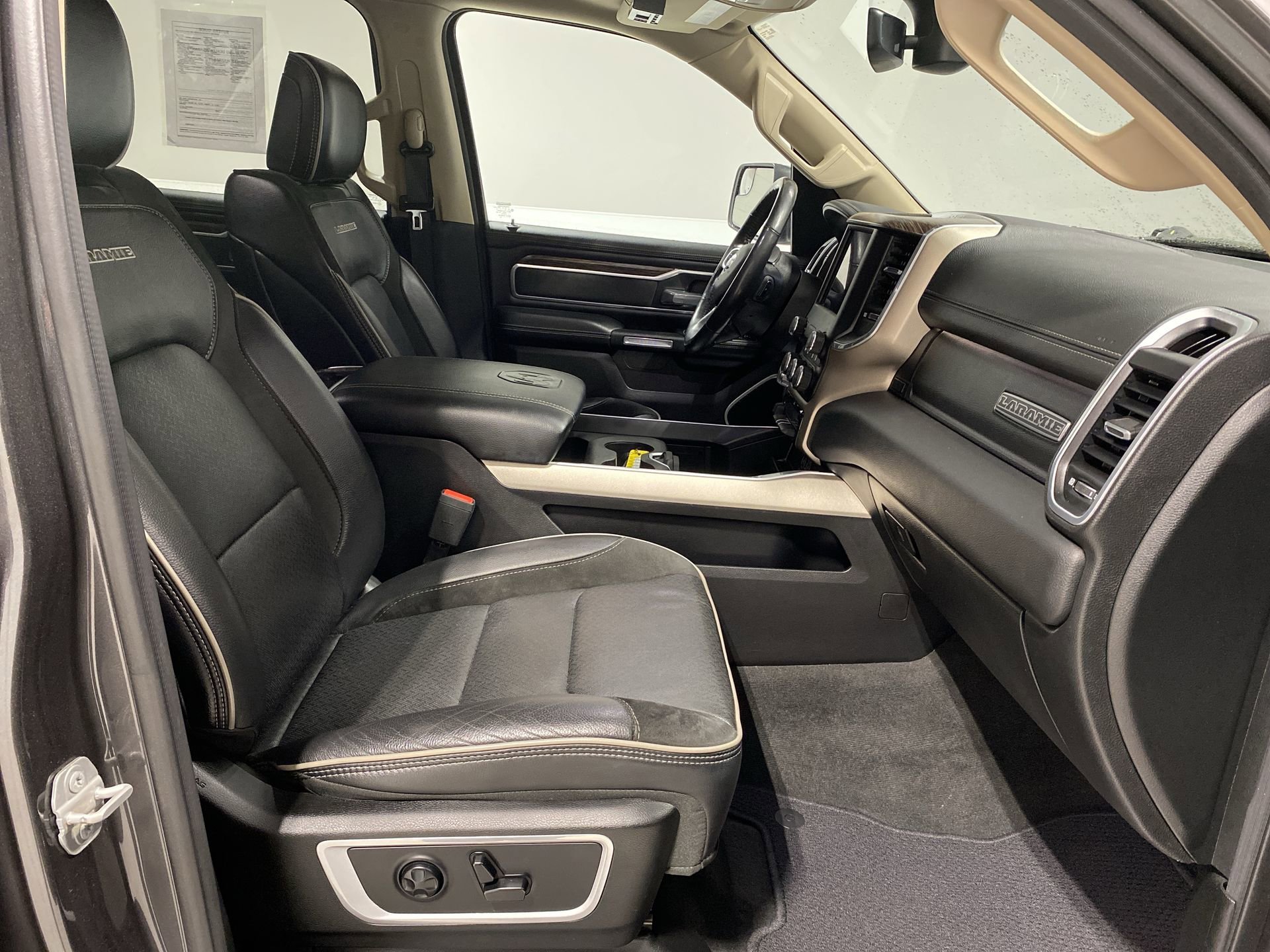 Used 2020 Granite Crystal Metallic Clearcoat  Ram Laramie image 27