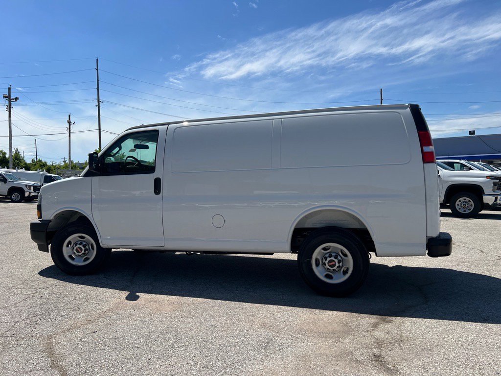 2025 GMC Savana Cargo Work Van - Photo 21