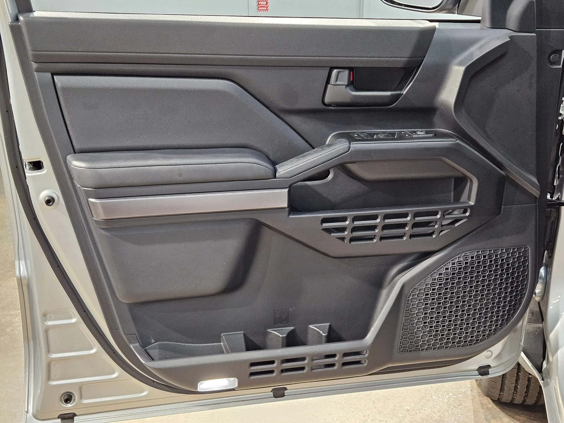 Used 2025 Cutting Edge Toyota SR5 image 20