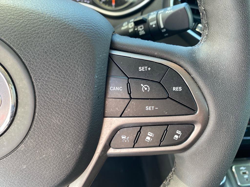 Used 2022 Bright White Clearcoat Jeep Limited image 18