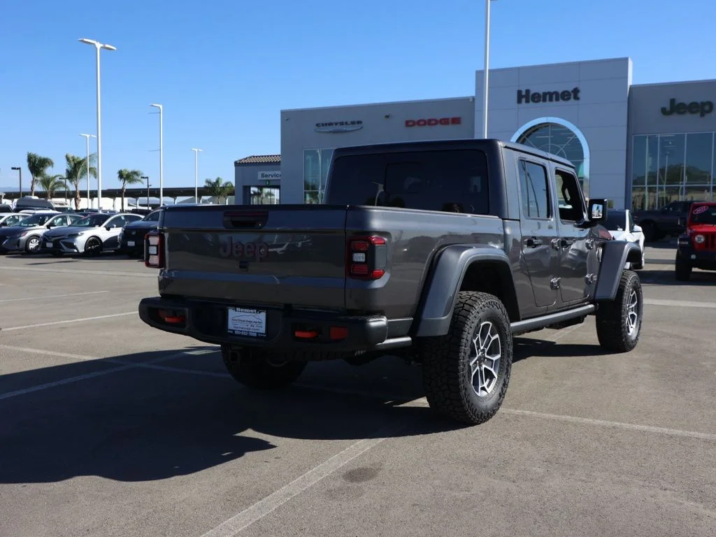 New 2026 Granite Crystal Metallic Clear-Coat Exterior Paint Jeep Mojave X image 3