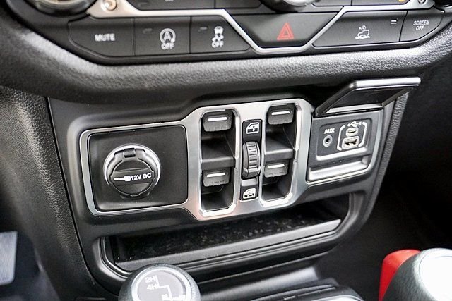 New 2026 Bright White Clear-Coat Exterior Paint Jeep Sport S image 33