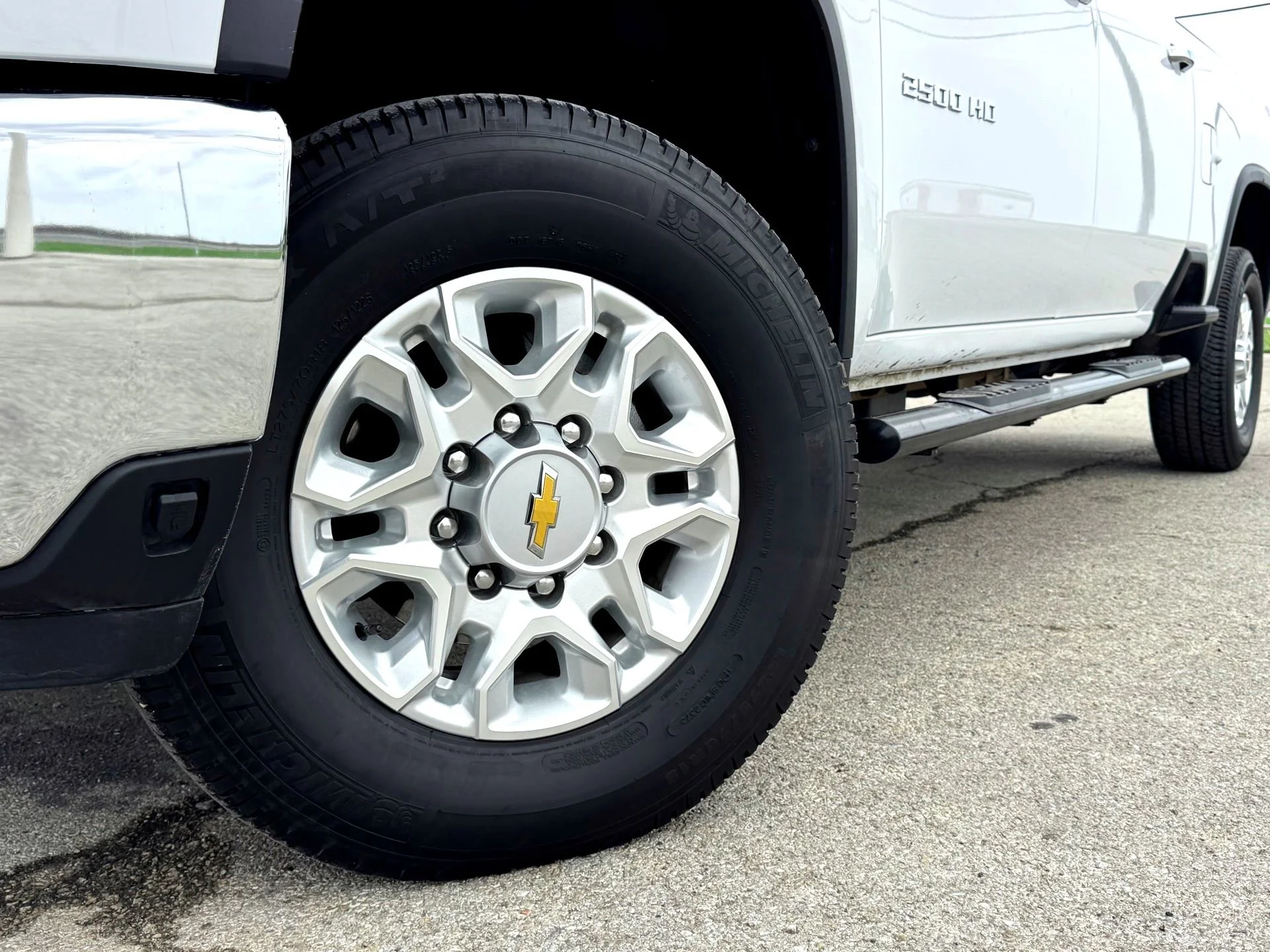 Used 2025 Summit White Chevrolet LTZ image 2