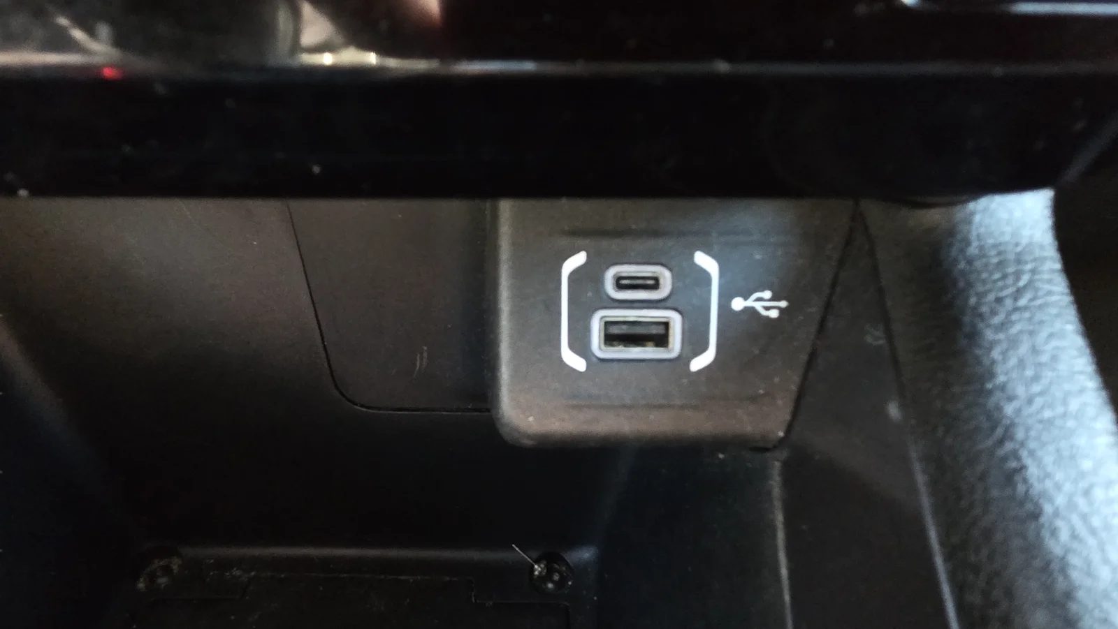 Used 2022 White Jeep Sport image 29