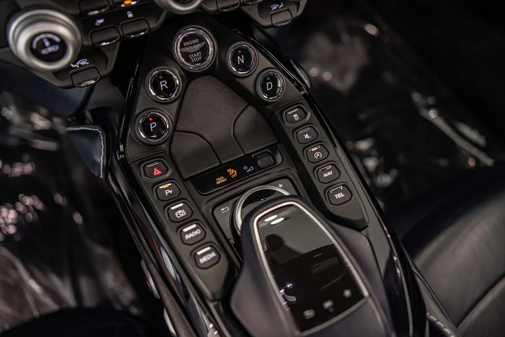 Used 2020 Silver Aston Martin Base image 28