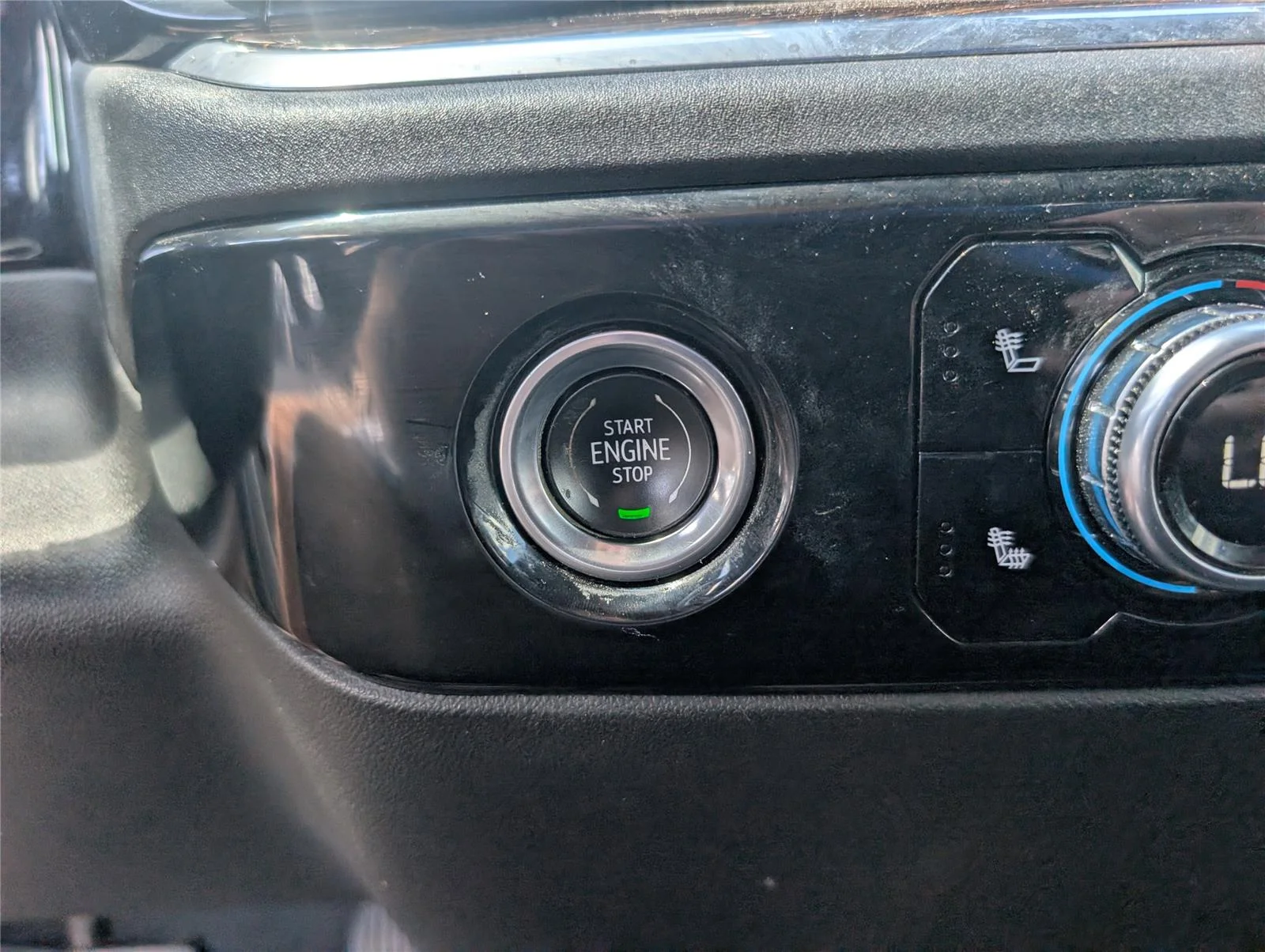 Used 2023 Desert Sand Metallic GMC Elevation image 19