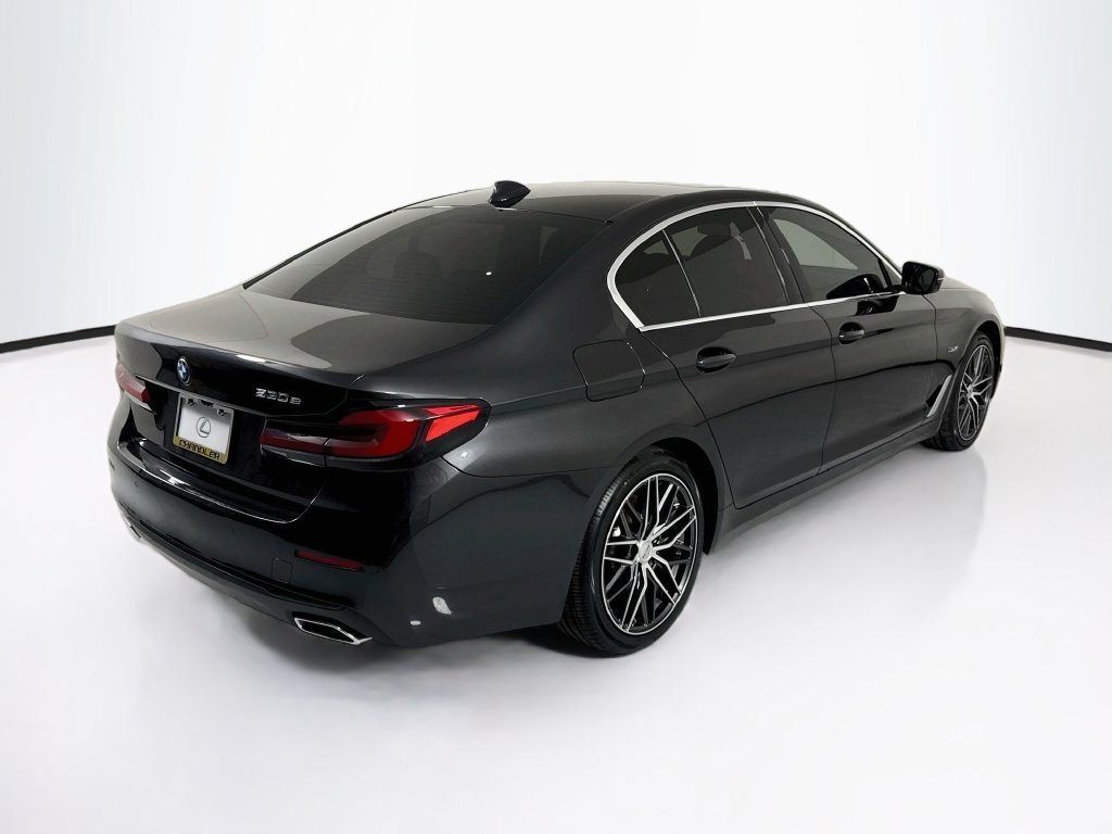 Used 2022 Dark Graphite BMW 530e iPerformance image 5