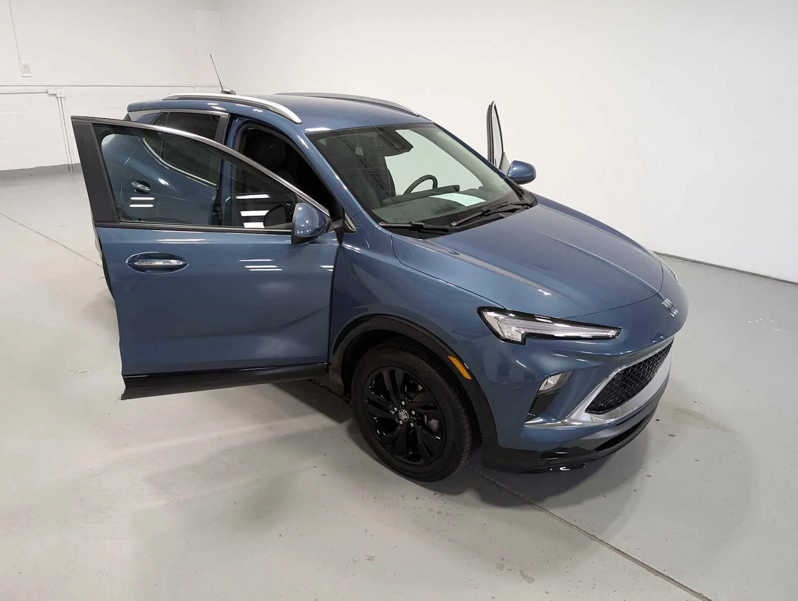 Used 2024 BLUE Buick Sport Touring image 17