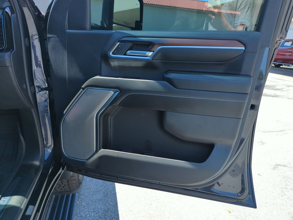 Used 2024 Silver GMC Denali image 34