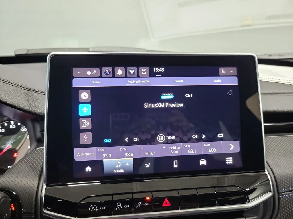 New 2026 Diamond Black Crystal Pearlcoat Jeep Latitude image 15