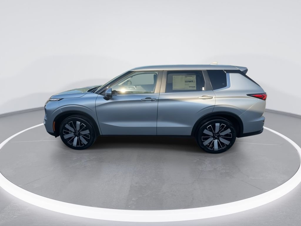 New 2026 Silver Mitsubishi SE image 5