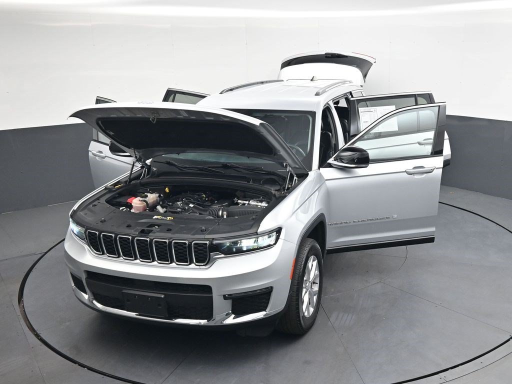 Used 2023 Silver Zynith Jeep Limited image 49