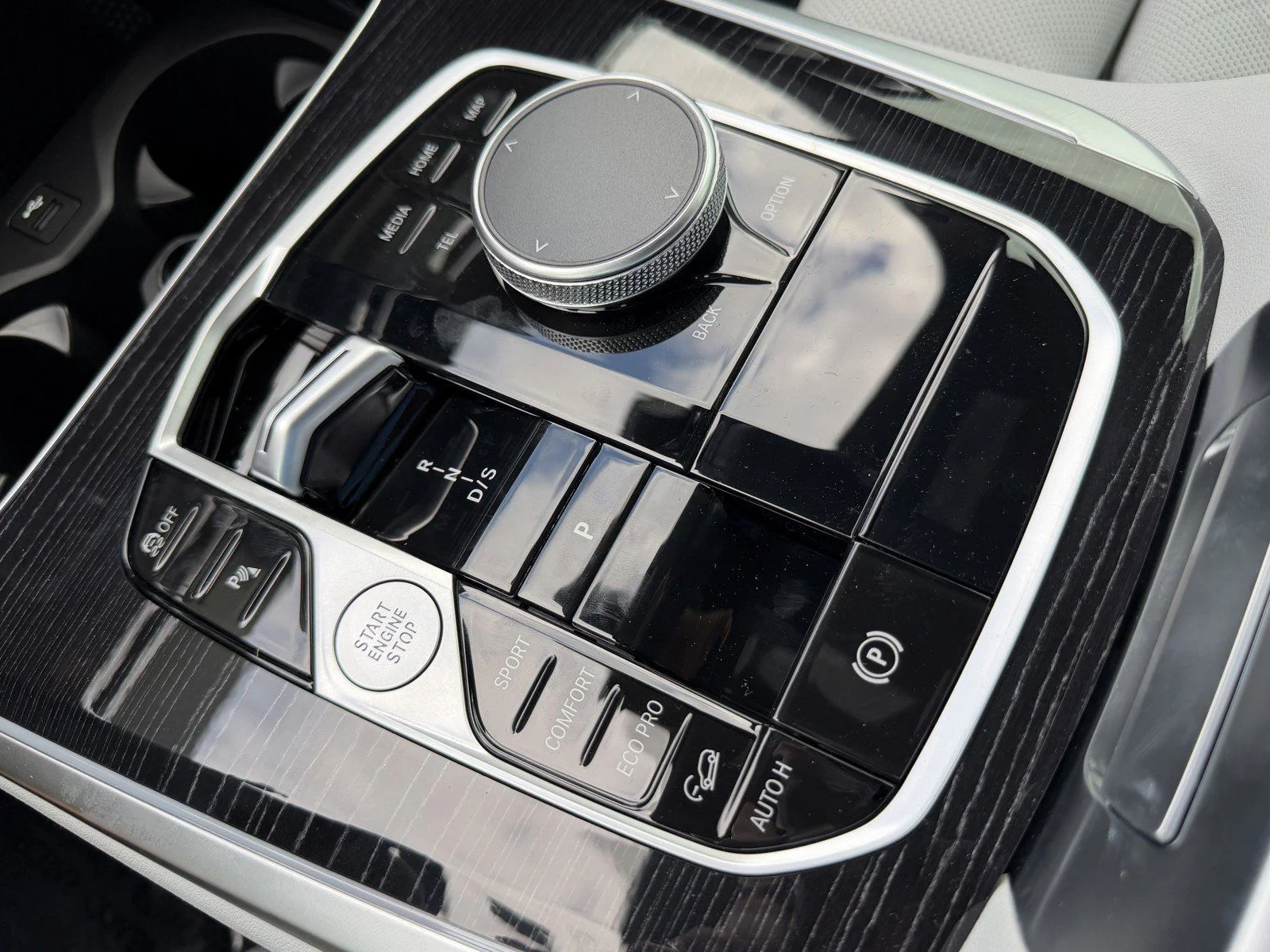New 2026 Black Sapphire Metallic BMW xDrive40i image 37